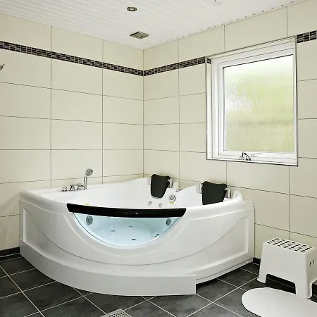 Three-bedroom Holiday In 40 Hals