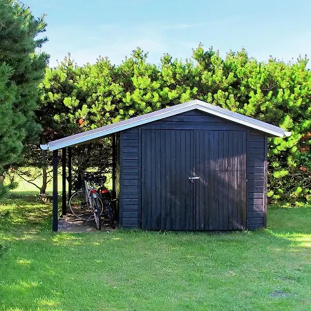 Three-bedroom Holiday In 40 *