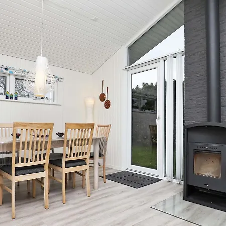 Three-bedroom Holiday In 40 Hals