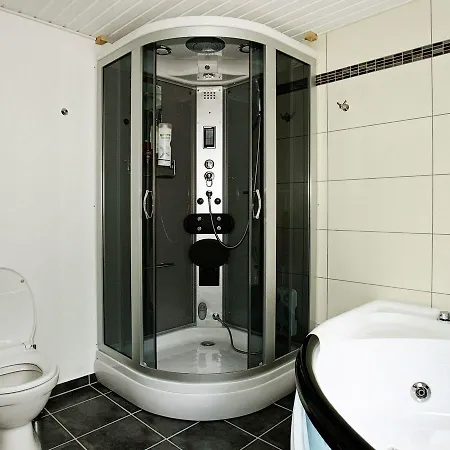 Three-bedroom Holiday In 40 * Hals